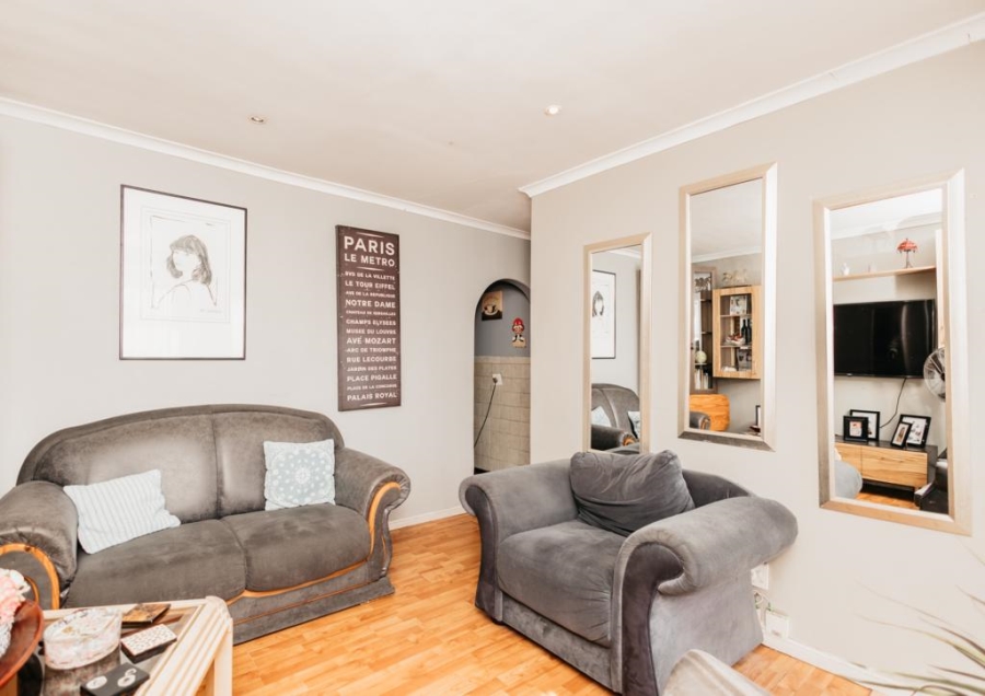 4 Bedroom Property for Sale in Peerless Park East Western Cape